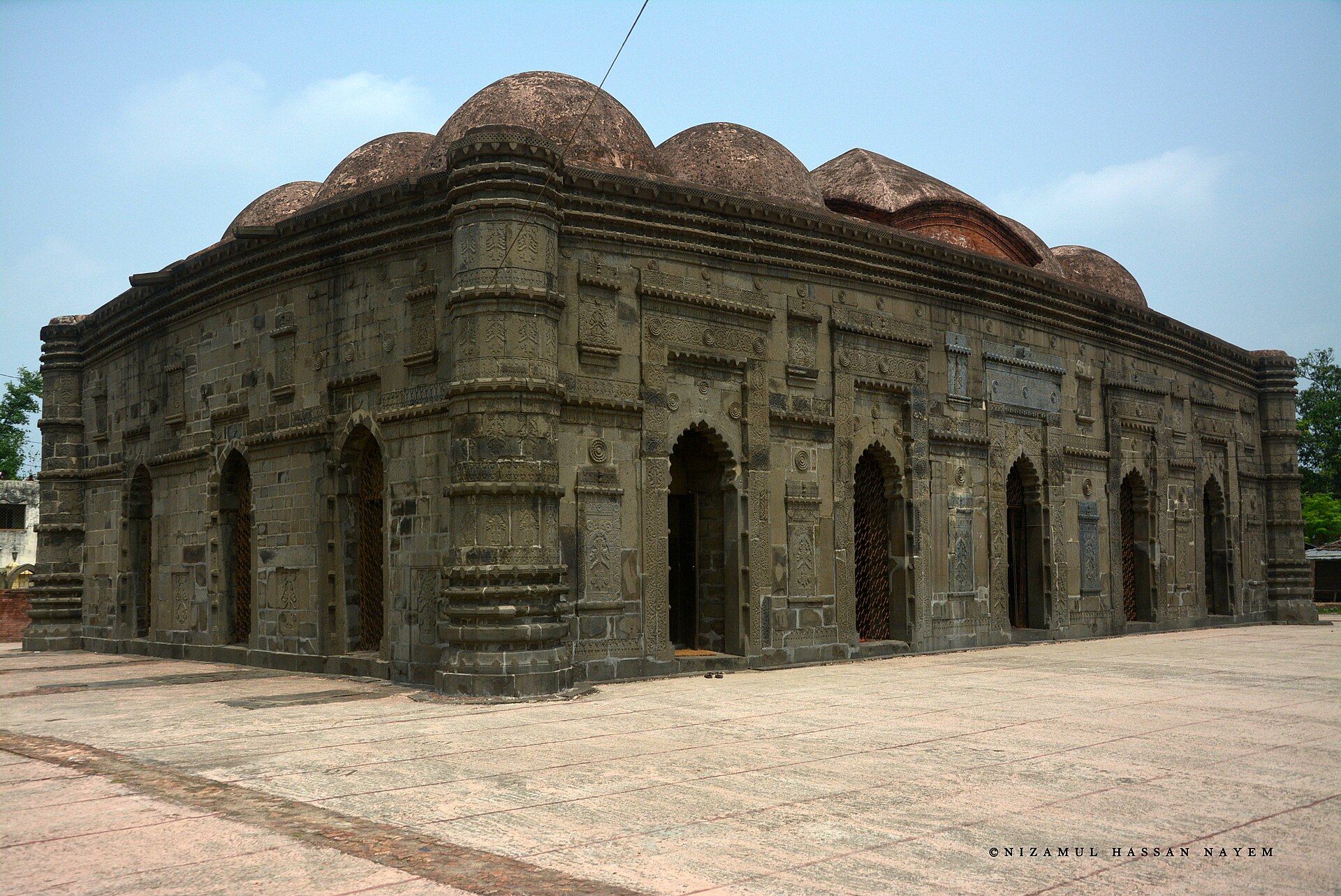 Side view of Choto Sona Mosque showing length and dome row